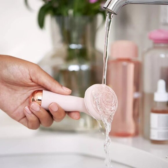 Finishing Touch Flawless Cleanse Silicone Facial Scrubber and Cleanser - Picture 4 of 6